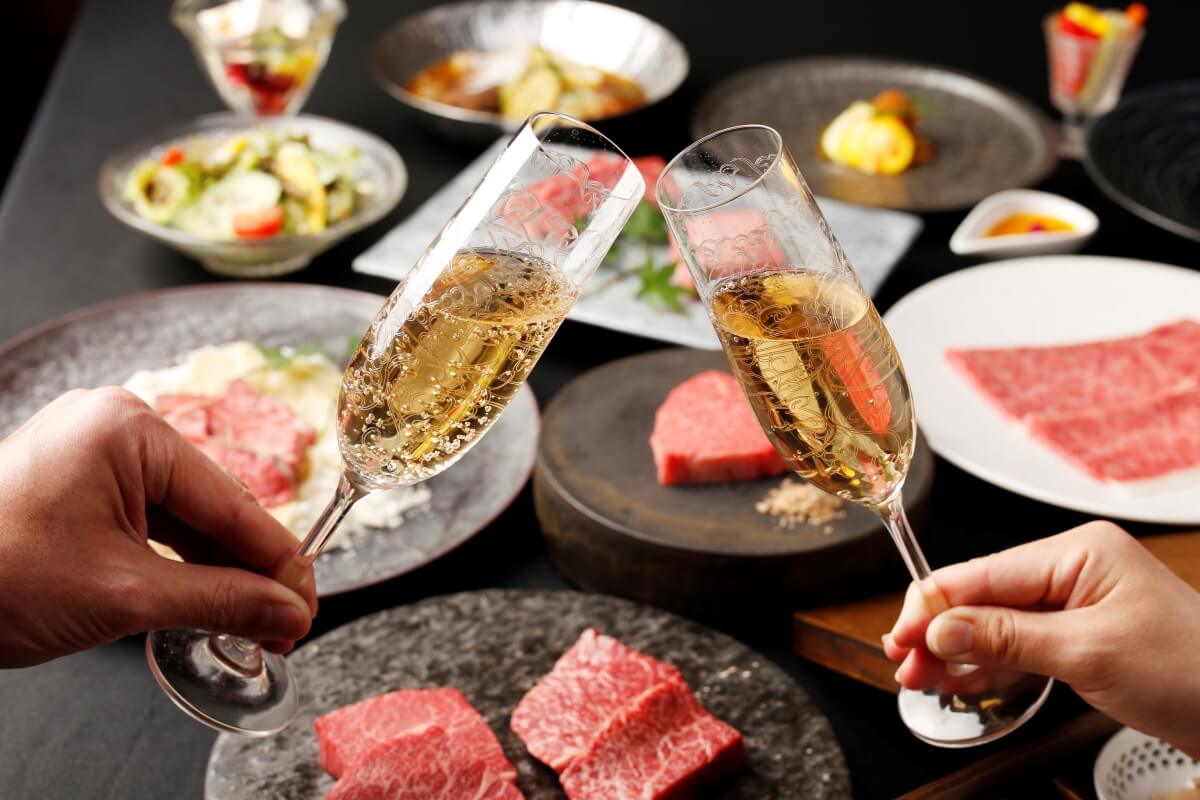 肉の旨みを引き立てる、美酒との共演