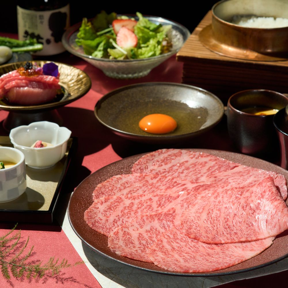 【鹿児島黒牛 すき焼きセット】鹿児島黒牛をすき焼きで楽しむコース■お1人様10,000円《全8品》